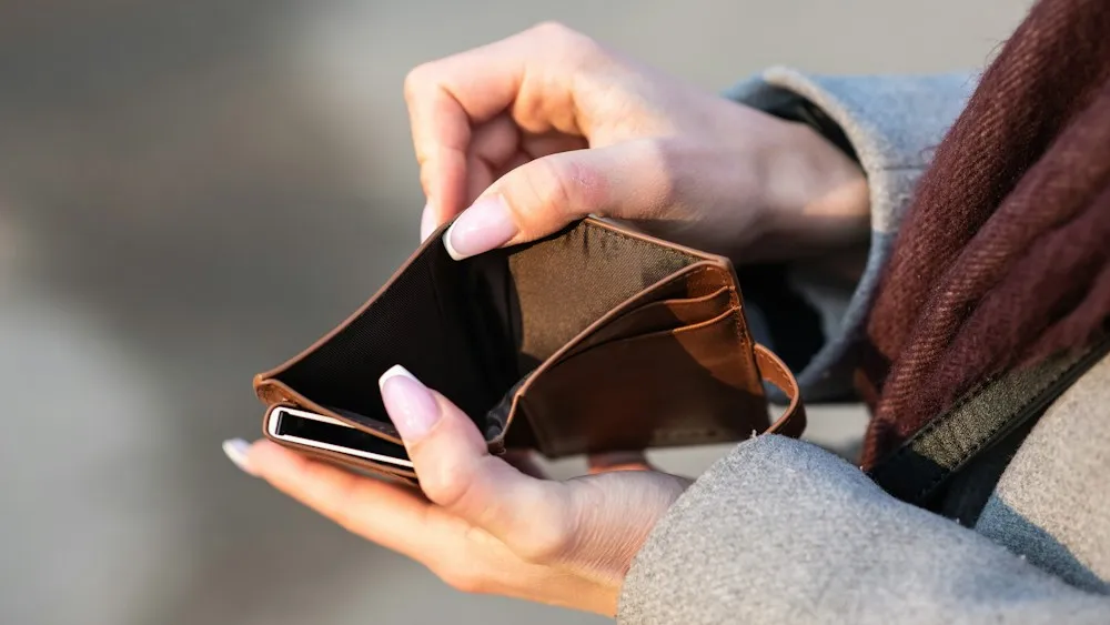 Dubai Salary Guide 2026: 20 Popular Jobs & What They Really Pay Wallet with money – Dubai salary and savings