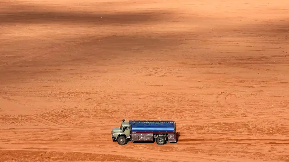 Truck on a desert highway – heavy driving jobs in Oman