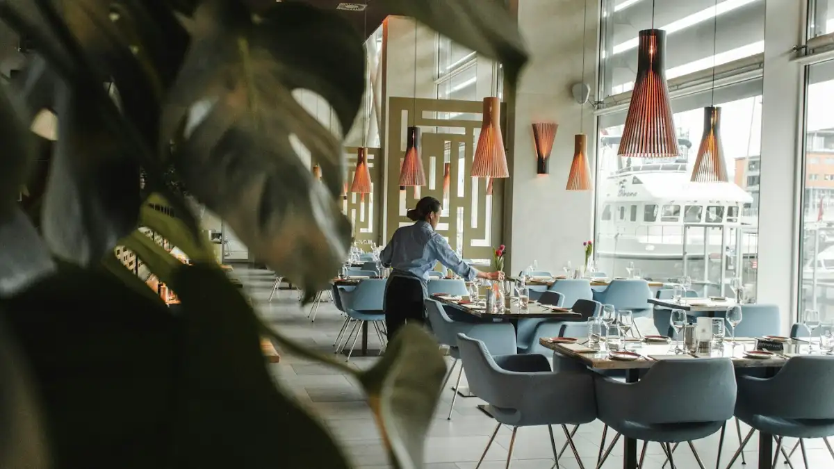 Qatar Salary Guide 2026: Minimum Wage, Pay by Job & Benefits Hotel staff at work – hospitality pay in Qatar