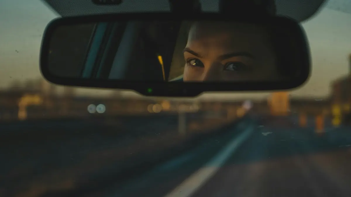 Saudi Driving Licence for Expats 2026: Process, Fees, Test & Tips Driver adjusting the rear-view mirror