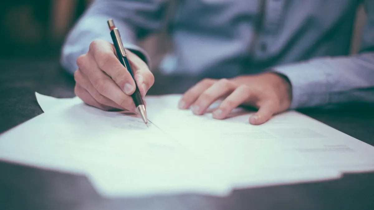 Signing a labour contract – gratuity rules under UAE law