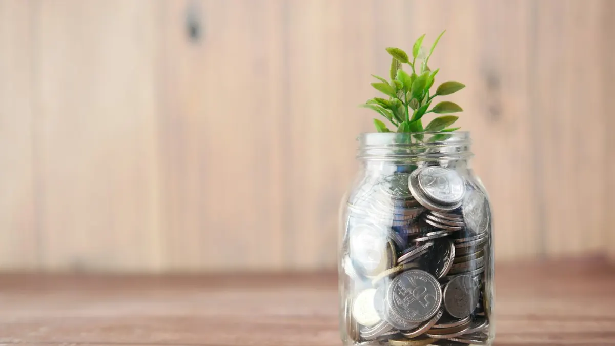 Savings and coins – planning your end-of-service money